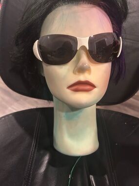 SUNCLOUD White Frame Sunglasses with Dark Lenses